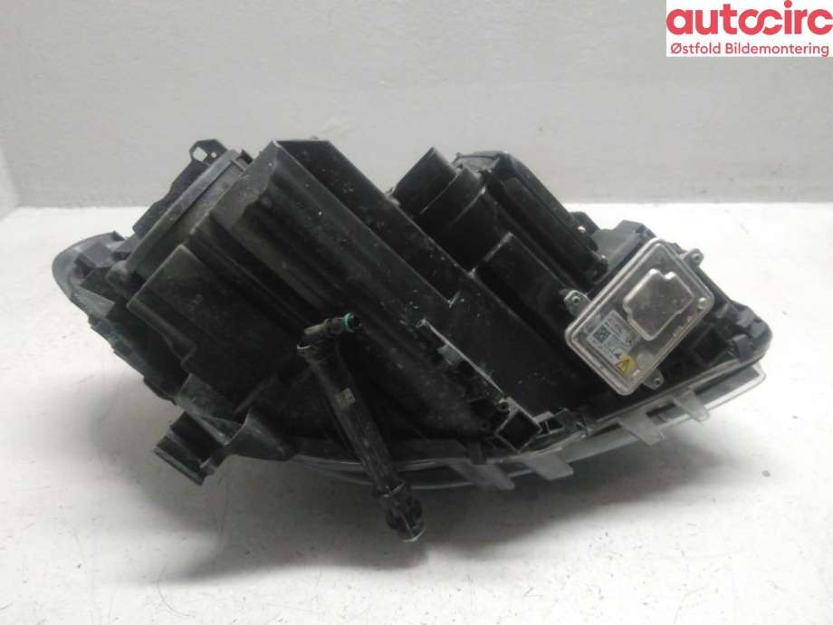 Frontlykt venstre halogen til Mercedes B-Klasse 2011-2018 (W246) (W246) (MERCEDES|A 246 820 01 39|)