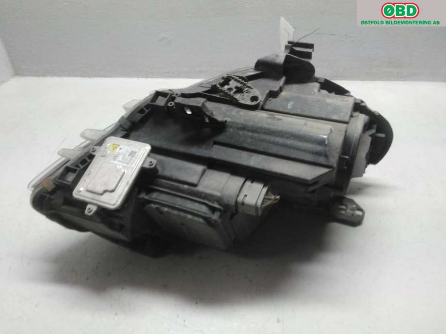 Frontlykt venstre halogen til Mercedes B-Klasse 2011-2018 (W246) (W246) (MERCEDES|A 246 820 01 39|)