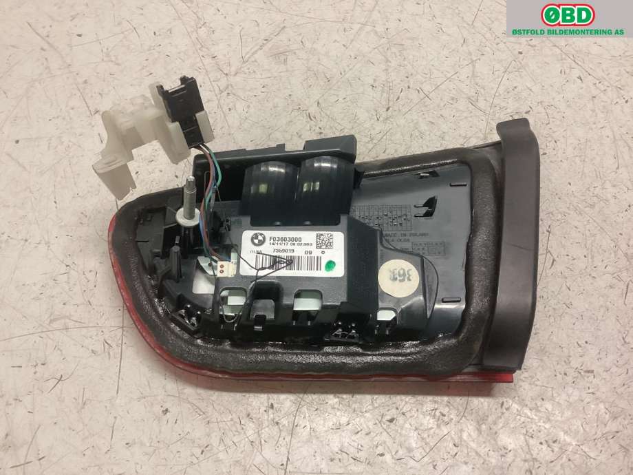 Baklykt venstre indre til BMW 1-Serie 2015-2019 (Fase 2) (F20/F21) (F20/F21) (BMW|63 21 7 359 019|)