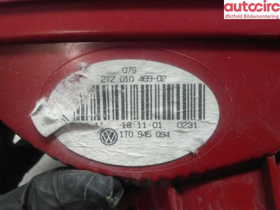 Baklykt høyre indre til VW Touran 2010-2015 (Type I, Fase 3)  (VOLKSWAGEN|1T0 945 094 A|)
