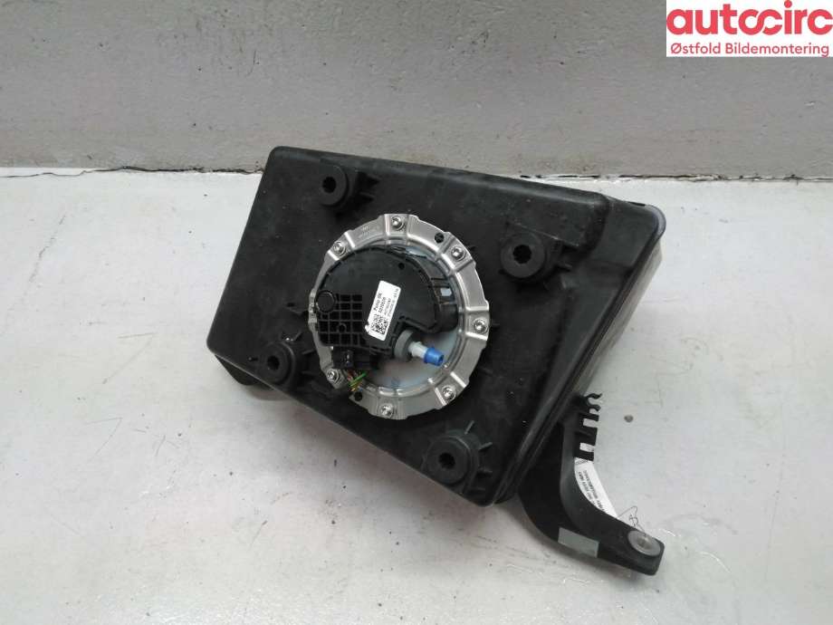 AdBlue tank til Audi A8 2010-2013 (Type III, Fase 1) (AUDI|4H0 131 877 L|4H0 131 877 Q|)
