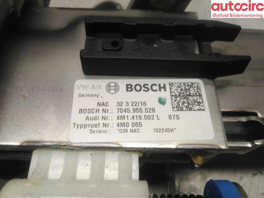 Rattaksel til Audi Q7 2015-->> (Type II) (AUDI|4M1 419 502 L|)