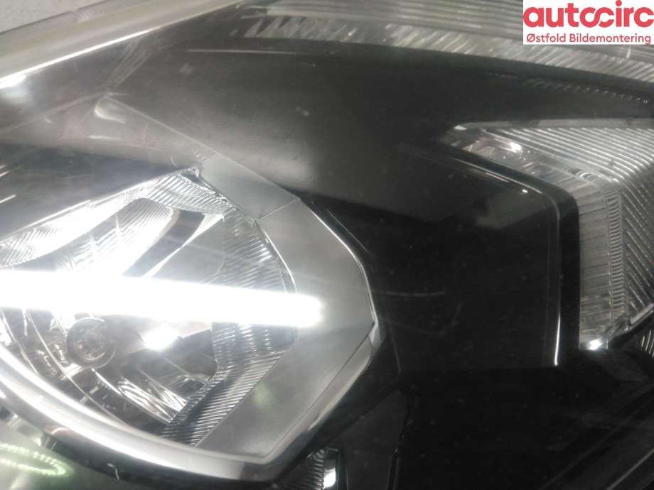 Frontlykt høyre halogen til Nissan Qashqai 2014-2021 (Type II)  (NISSAN|260104EH0A|)