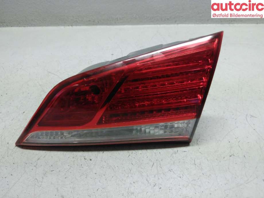 Baklykt høyre indre til Hyundai i40 2012-2017 (HYUNDAI|924043Z300|)