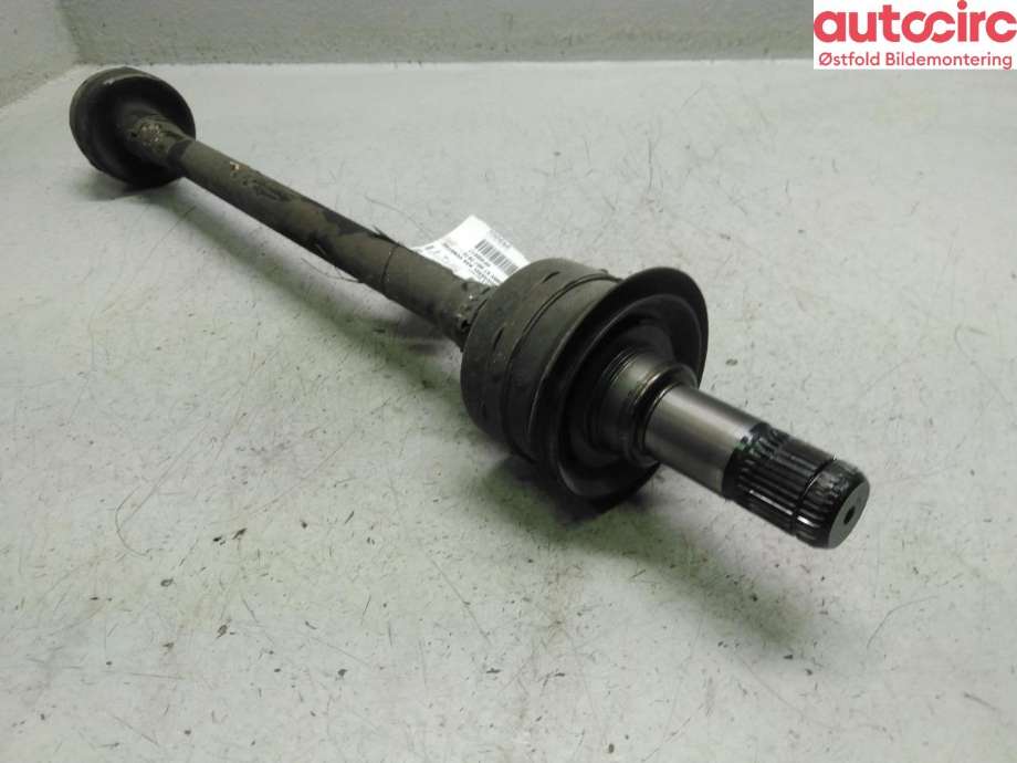 Drivaksel venstre bak til BMW X7 2018-->> (G07) (G07) (BMW X7 XDRIVE40D|33 20 8 487 517|)