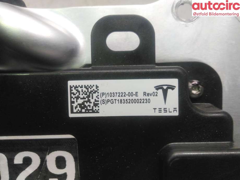 Styreenhet dør venstre foran til Tesla Model X 2016-->> (TESLA|1037222-00-E|)