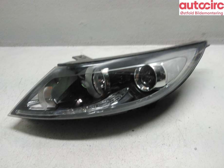 Frontlykt venstre halogen til Kia Sportage 2010-2016 (Type III) (KIA|921013U250|)