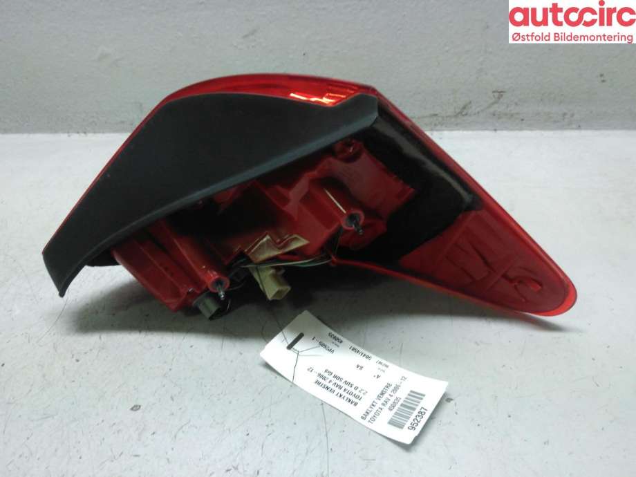 Baklykt venstre til Toyota RAV4 2006-2009 (Type III, Fase 1)  (TOYOTA|8156142090|)
