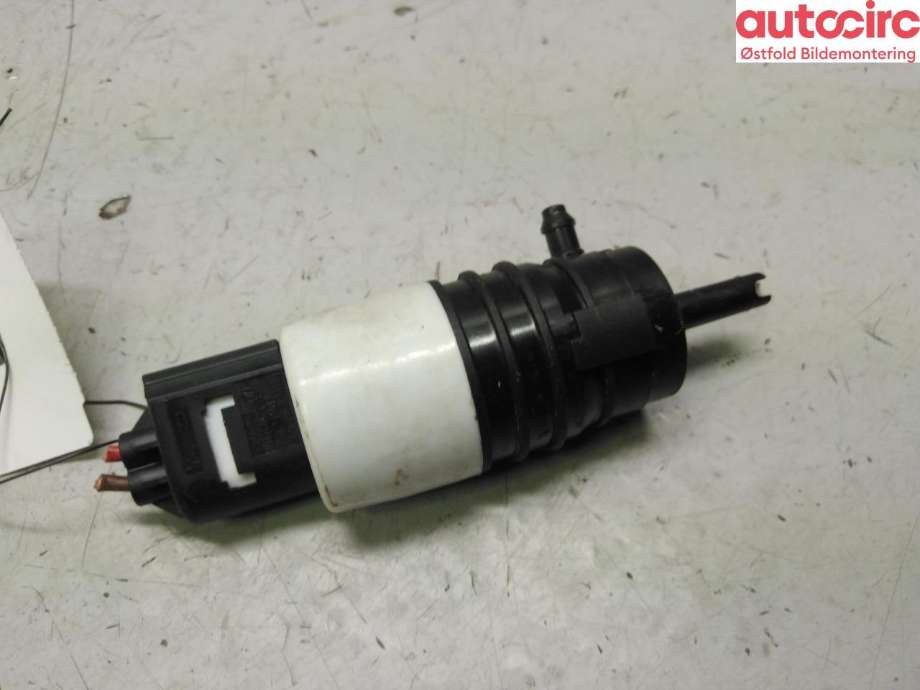 Spylerpumpe foran til BMW X7 2018-->> (G07) (G07) (BMW X7 XDRIVE40D|67 12 8 736 998|)