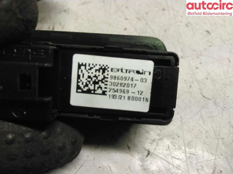 Bryter baklukeåpner til BMW X7 2018-->> (G07) (G07) (BMW X7 XDRIVE40D|61 31 9 860 974|)