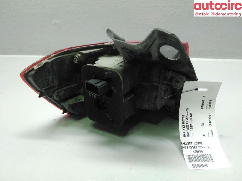 Baklykt høyre til VW Passat 2015-2019 (Fase 1) (B8) (B8) (VOLKSWAGEN|3G9 945 096 D|)