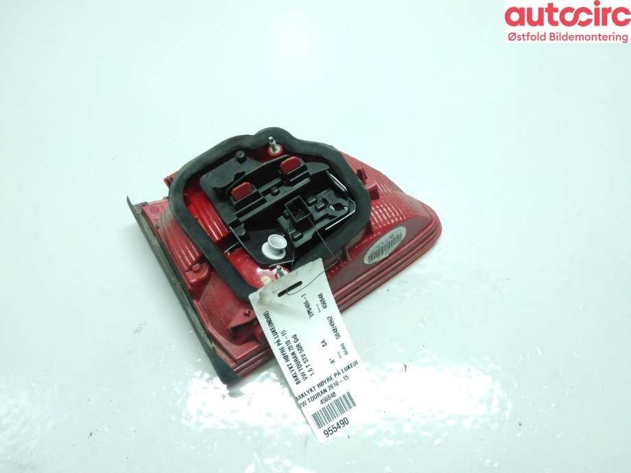 Baklykt høyre indre til VW Touran 2010-2015 (Type I, Fase 3) (VOLKSWAGEN|1T0 945 094 A|)