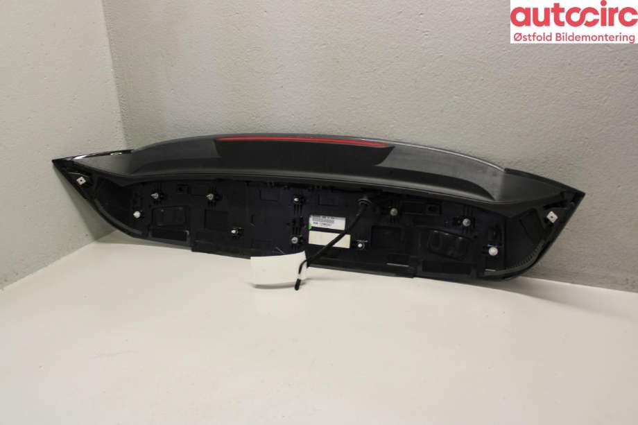Spoiler bakluke til VW Golf VIII 2020-->>  (VOLKSWAGEN|5H6 827 933 G|)