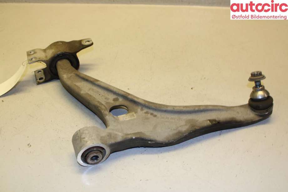 Bærebru venstre foran nedre til Mercedes EQB 2022-->> (MERCEDES|A 247 330 55 00|A 247 330 01 00|)