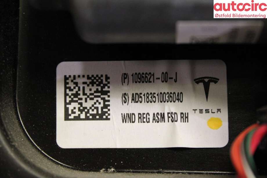 Ruteheis høyre foran til Tesla Model 3 2018-2023 (Fase 1)  (TESLA|1096621-14-J|)