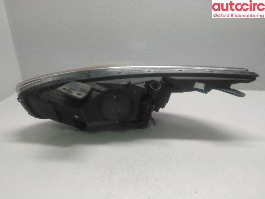 Frontlykt høyre halogen til Kia Carens 2013-2018 Type III  (KIA|92102A4190|)