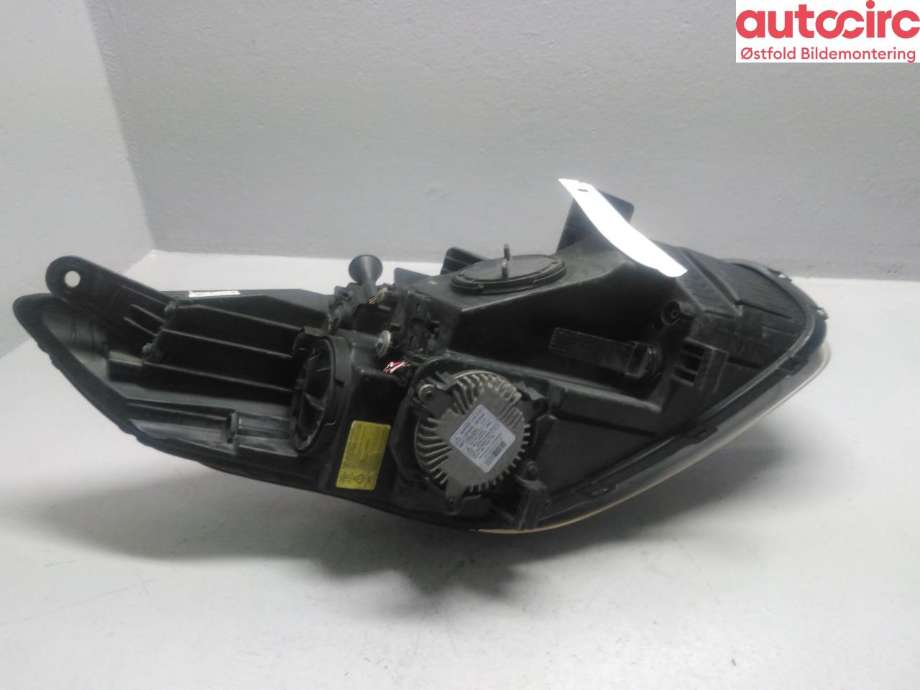 Frontlykt venstre halogen til Kia Carens 2013-2018 Type III  (KIA|92101A4190|)