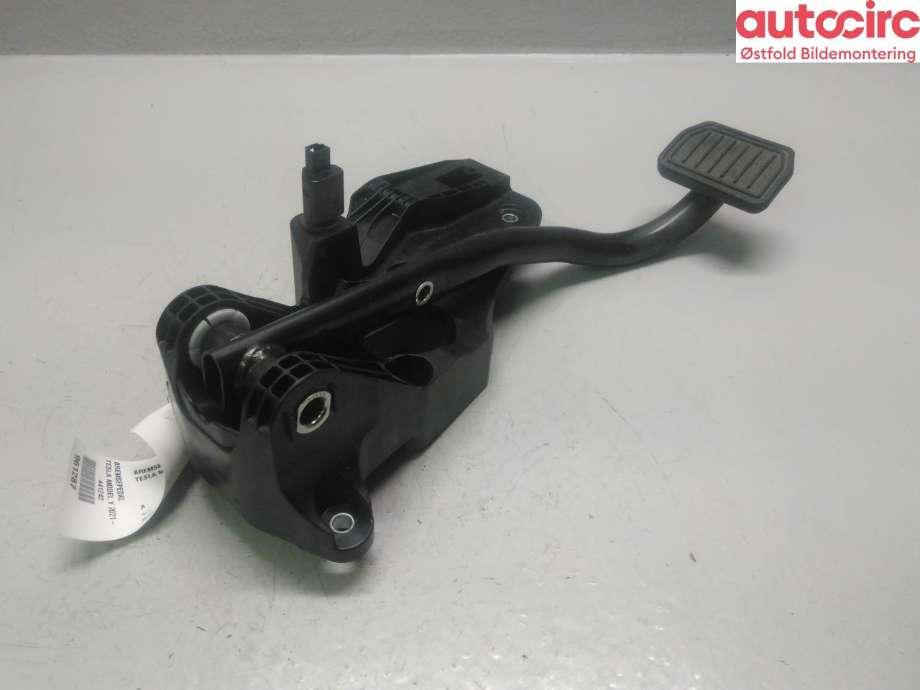 Pedal gass/brems/clutch til Tesla Model Y 2021-2024 (Type I) (TESLA|1188691-50-A|)