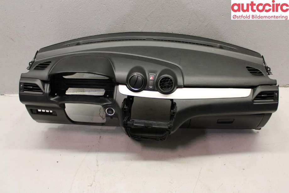 Dashbord til Suzuki Swift 2017-->> (SUZUKI|)