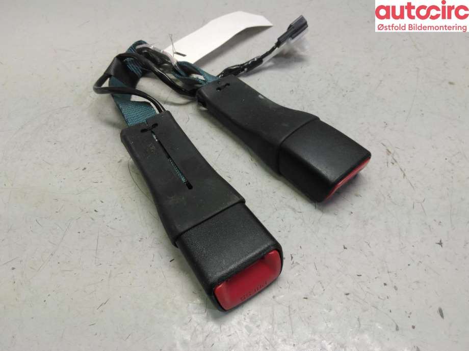 Sikkerhetsbeltelås baksete til Toyota Prius 2009-2016 (Type III) (COMBI) (COMBI) (TOYOTA|7348047060C0|)