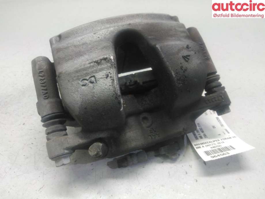 Bremsecaliper venstre foran til Mercedes A-Klasse 2018-->> (W177) (W177) (MERCEDES|A 247 421 45 00|)