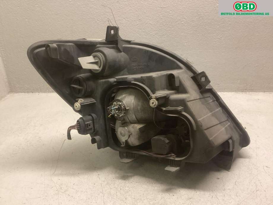 Frontlykt venstre halogen til Mercedes Sprinter 2006-2013 (Fase 1) (906) (906) (MERCEDES|A 906 820 01 61|)