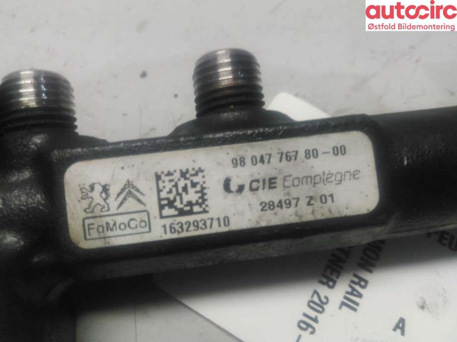 Dyseskinne (fuelrail) til Peugeot Partner 2015-2019 (Type II, Fase 2)  (PEUGEOT|98 047 767 80|)