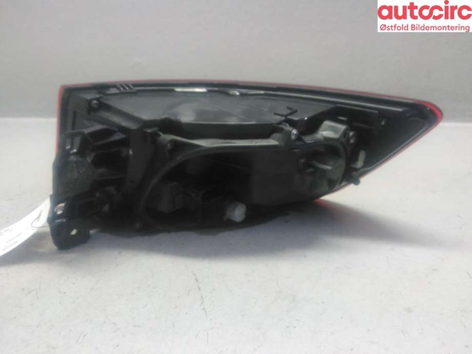 Baklykt venstre til Audi A4 2015-2019 (Type V, Fase 1) (B9) (B9) (AUDI|8W5 945 069 A|)