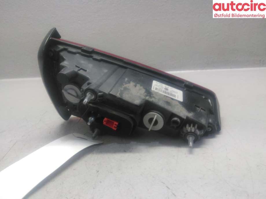 Baklykt høyre indre til Audi A4 2015-2019 (Type V, Fase 1) (B9) (B9) (AUDI|8W5 945 076|)