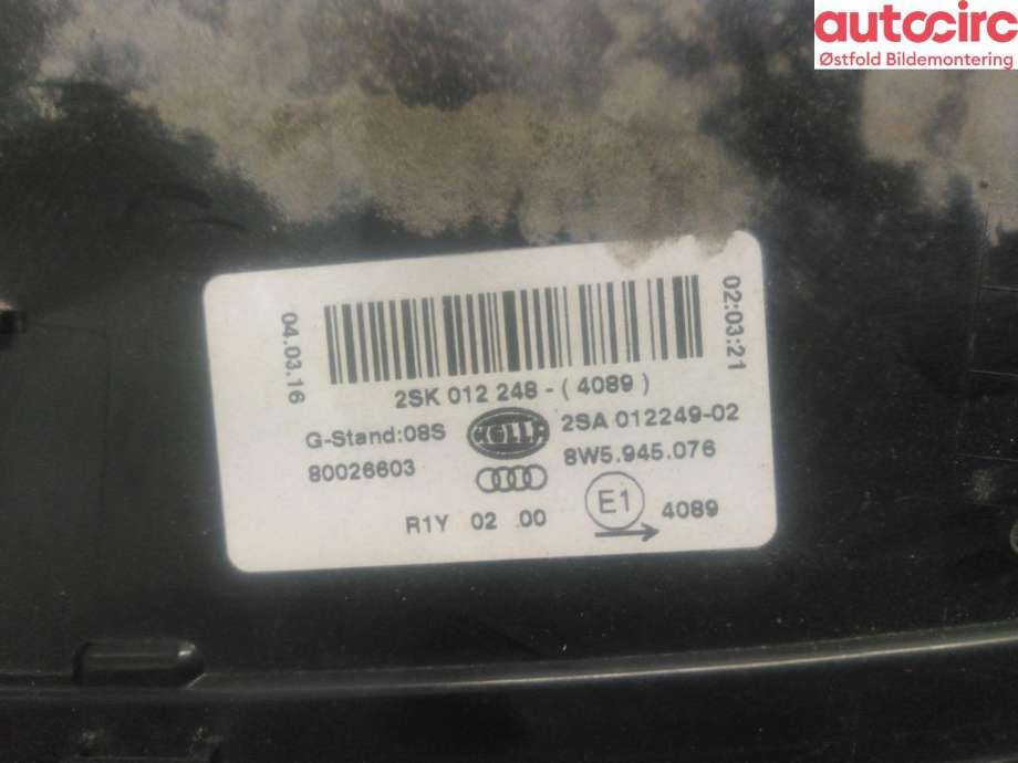 Baklykt høyre indre til Audi A4 2015-2019 (Type V, Fase 1) (B9) (B9) (AUDI|8W5 945 076|)