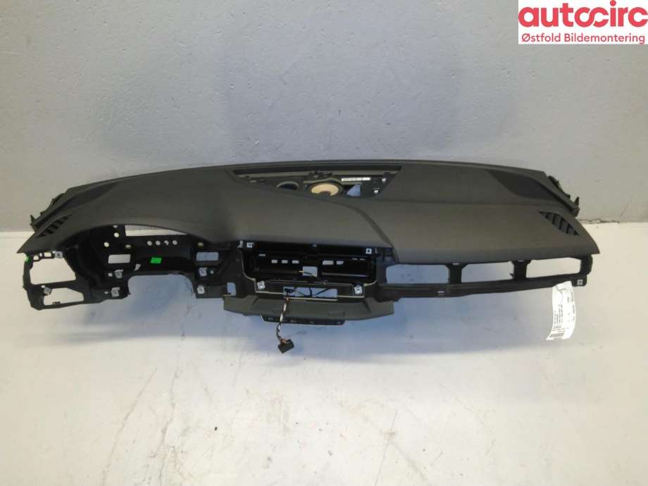 Dashbord til Audi A4 2015-2019 (Type V, Fase 1) (B9) (B9) (AUDI|8W1 857 001 H|)