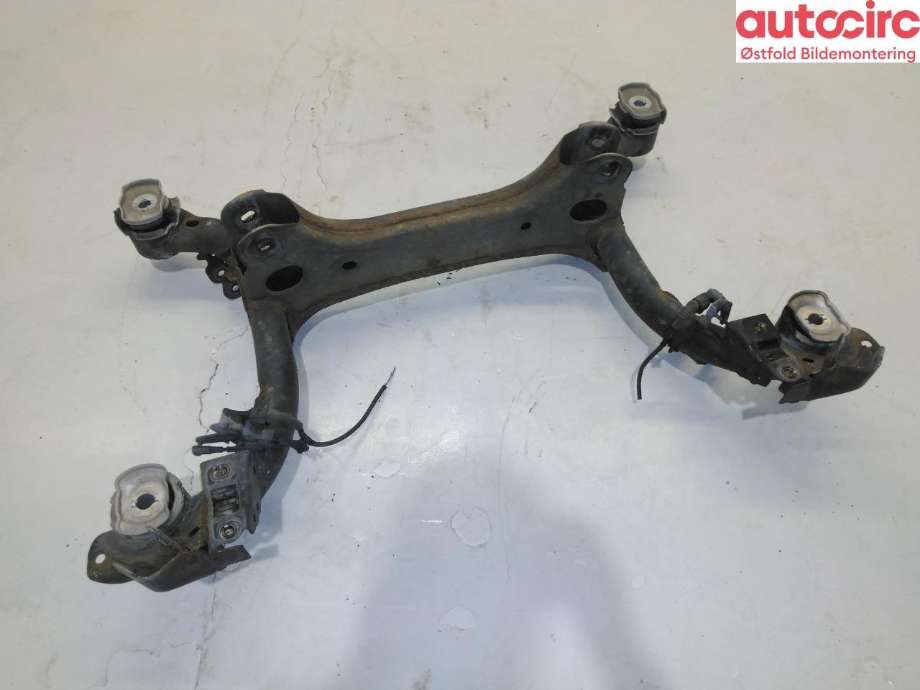 Travers bak til Audi A4 2015-2019 (Type V, Fase 1) (B9) (B9) (AUDI|8W0 505 235 AE|)