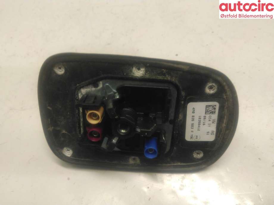 Antenne navigasjon til Audi A4 2015-2019 (Type V, Fase 1) (B9) (B9) (AUDI|4M0 035 503 L|)