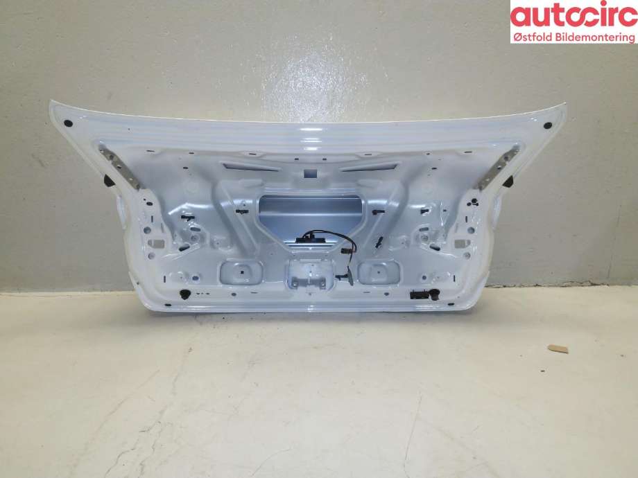 Bakluke sedan til Audi A4 2015-2019 (Type V, Fase 1) (B9) (B9) (AUDI|8W5 827 025 F|8W5 827 025 M|)