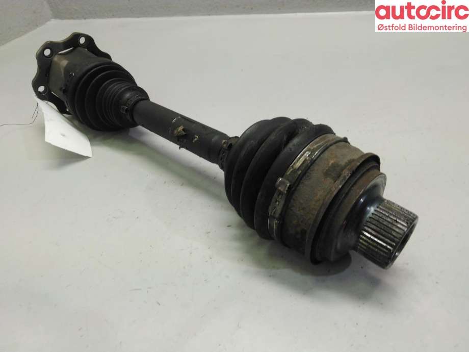 Drivaksel høyre foran til Audi A4 2015-2019 (Type V, Fase 1) (B9) (B9) (AUDI|8W0 407 271 E|8W0 407 271 M|)