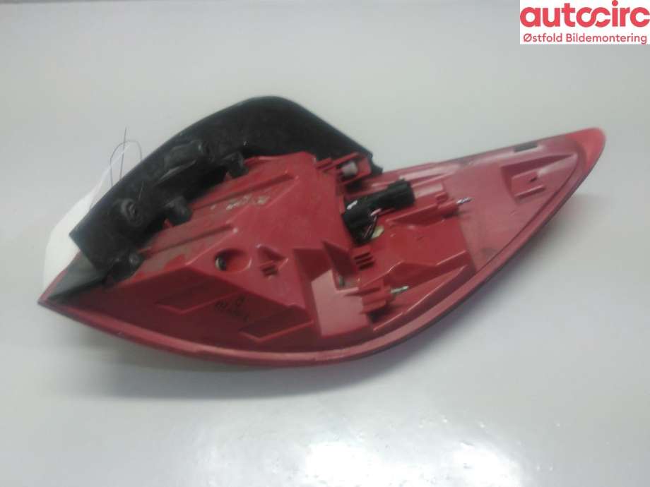 Baklykt venstre til Kia Sportage 2010-2016 (Type III)  (KIA|924013W010|)