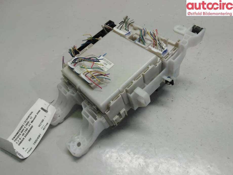 Sikringsboks til Toyota RAV4 2006-2009 (Type III, Fase 1) (TOYOTA||8273042010)