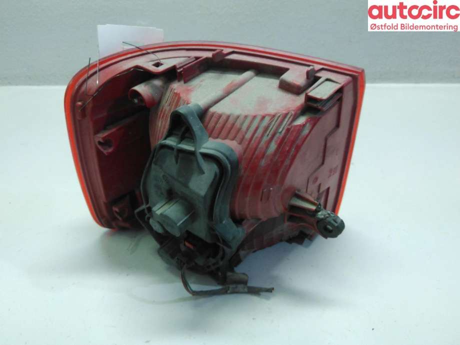 Baklykt høyre til VW Touran 2010-2015 (Type I, Fase 3)  (VOLKSWAGEN|1T0 945 096 R|)