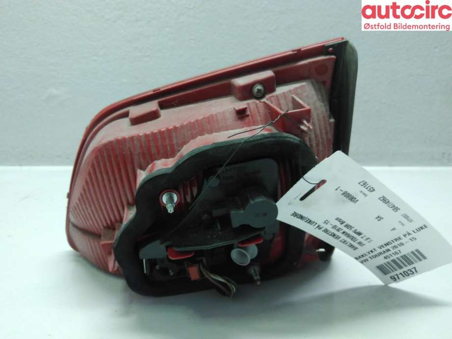Baklykt venstre indre til VW Touran 2010-2015 (Type I, Fase 3)  (VOLKSWAGEN|1T0 945 093|)
