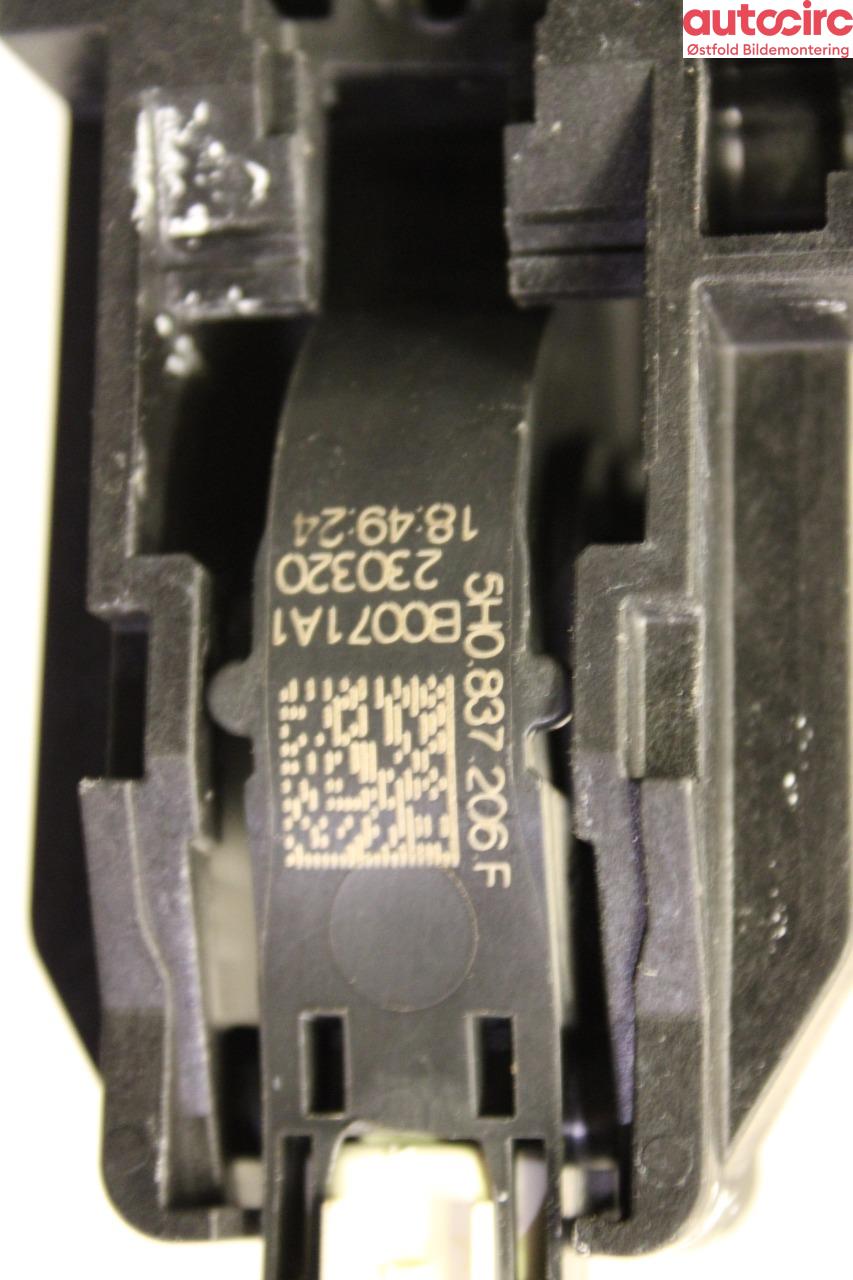 Dørhåndtak utv høyre bak til VW Golf VIII 2020-->>  (VOLKSWAGEN|5H0 837 206 F|5H0 837 812 A|)