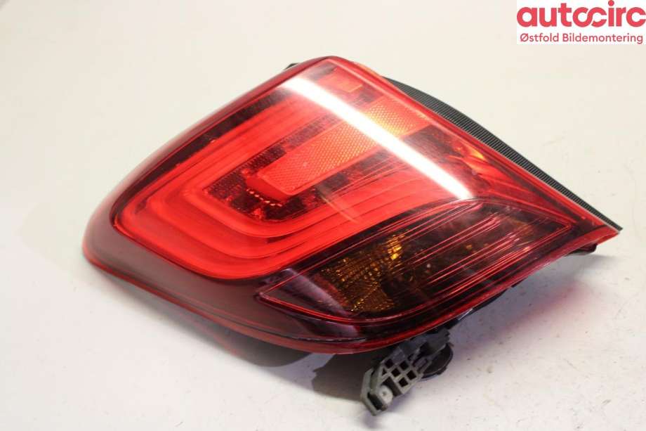 Baklykt venstre til Toyota Yaris 2012-2014 (Type III, Fase 1) (4528|815680D600|)