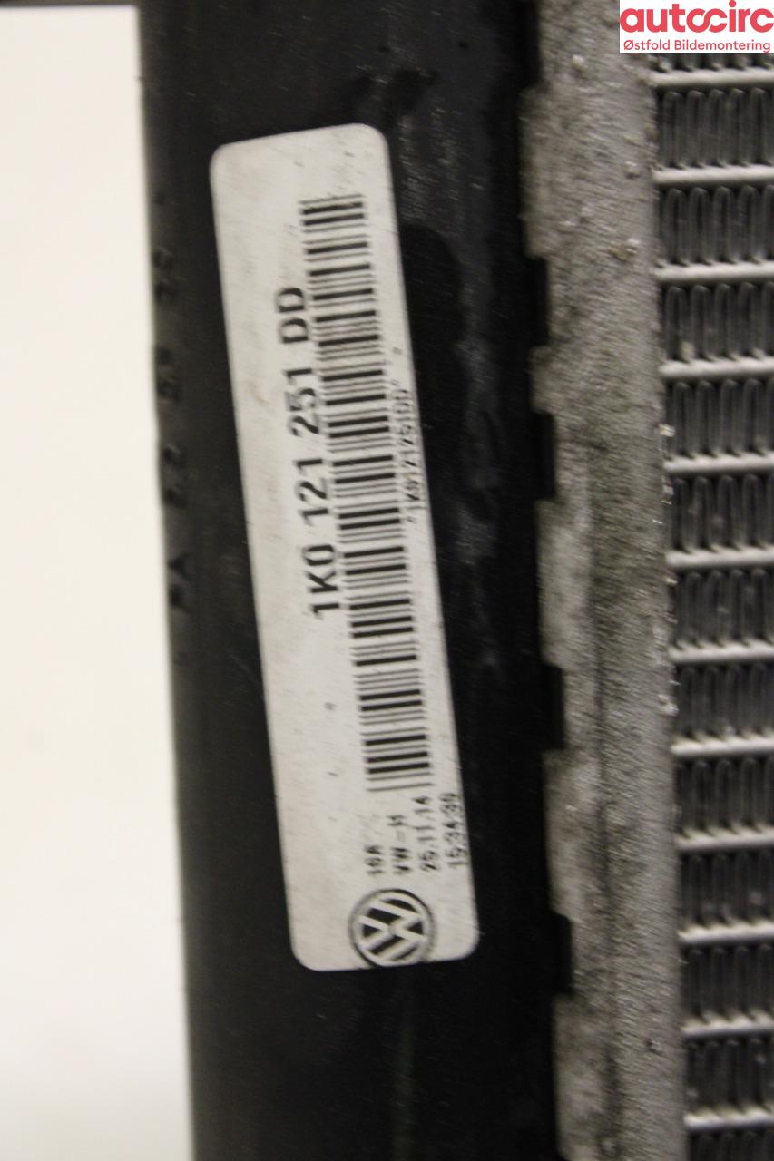 Radiator (manuell gir) til VW Caddy 2010-2015 (Type III, Fase 2)  (VOLKSWAGEN|1K0 121 251 EH|)