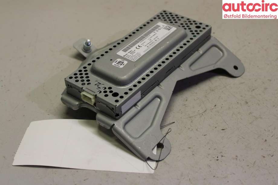 Antenne forsterker til Tesla Model Y 2021-2024 (Type I)  (TESLA|1527973-00-D|)