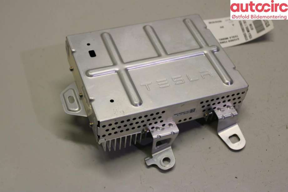 Bilstereo forsterker til Tesla Model Y 2021-2024 (Type I) (TESLA|1507152-01-B|)