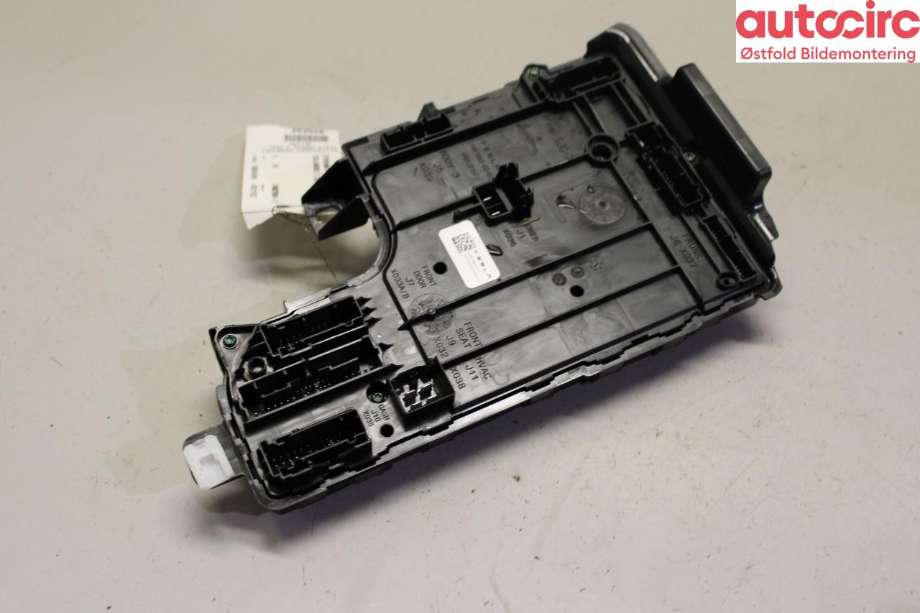 Styreenhet comfort (BCM) til Tesla Model Y 2021-2024 (Type I) (TESLA|1657648-02-A|)