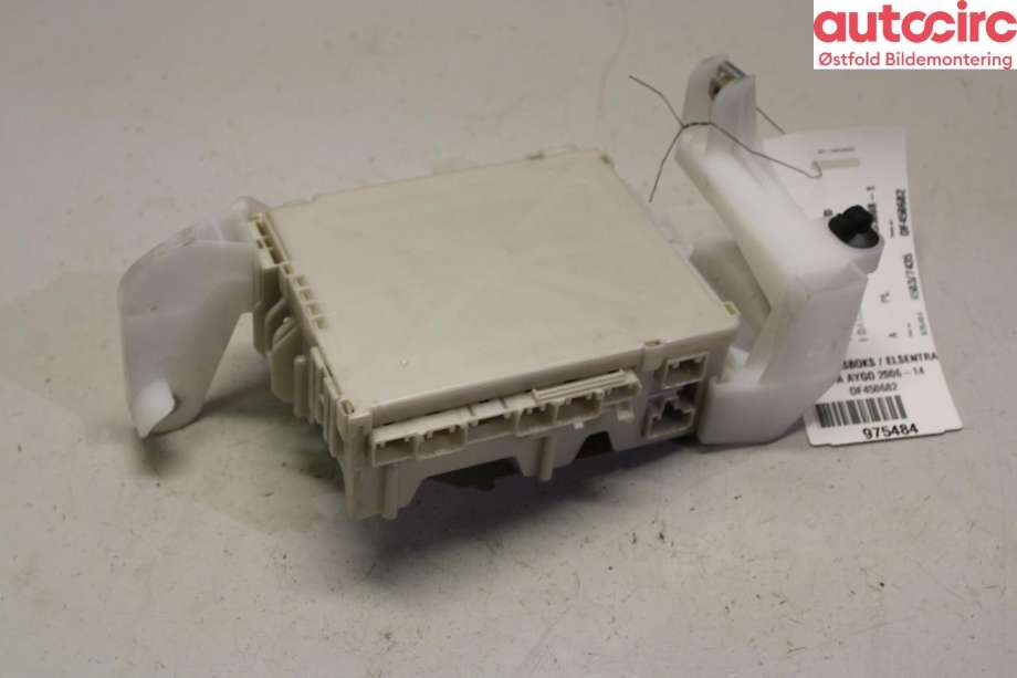 Sikringsboks til Toyota Aygo, 2005-2014 (Type I) (TOYOTA|827300H030)
