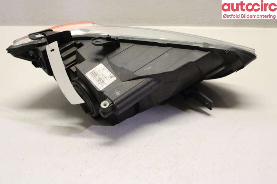 Frontlykt venstre halogen til Mitsubishi Colt 2009-2013 (Type VII, Fase 2) (MITSUBISHI|)