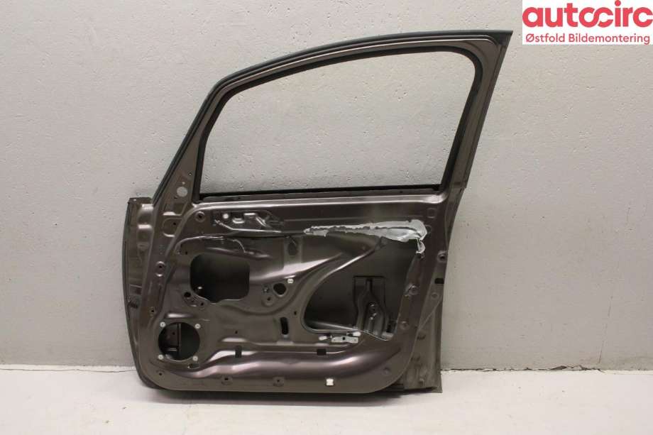 Dør høyre foran til Mitsubishi Colt 2009-2013 (Type VII, Fase 2)  (MITSUBISHI|)