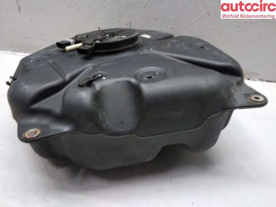 AdBlue tank til Mercedes E-Klasse 2013-2016 (Fase 2) (W212) (W212) (MERCEDES|A 212 470 48 02|)
