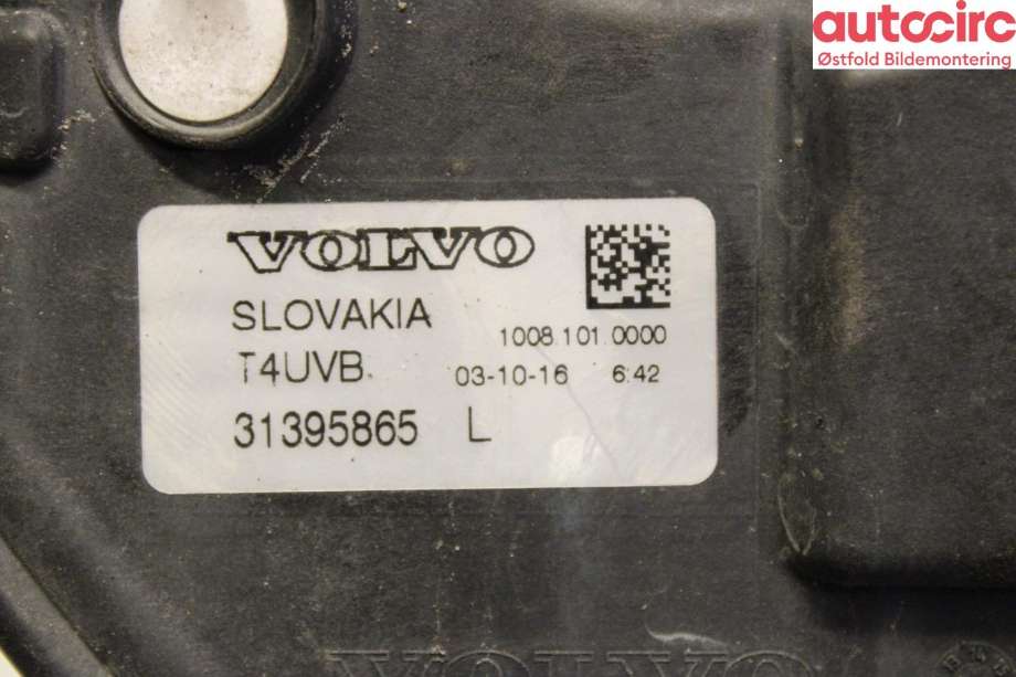 Tåkelykt høyre foran til Volvo V90 / V90 CC / S90 2016-->>  (VOLVO|32337364||31395865)